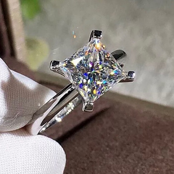 Princess Cut 2 Carat Solitaire Engagement ring - Picture 2 of 2